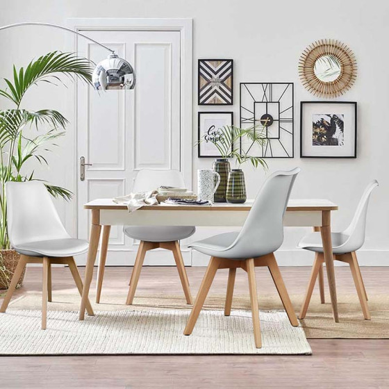 Pack de 4 sillas para comedor y cocina modelo Use con asiento tapizado en color blanco con patas de madera de maciza